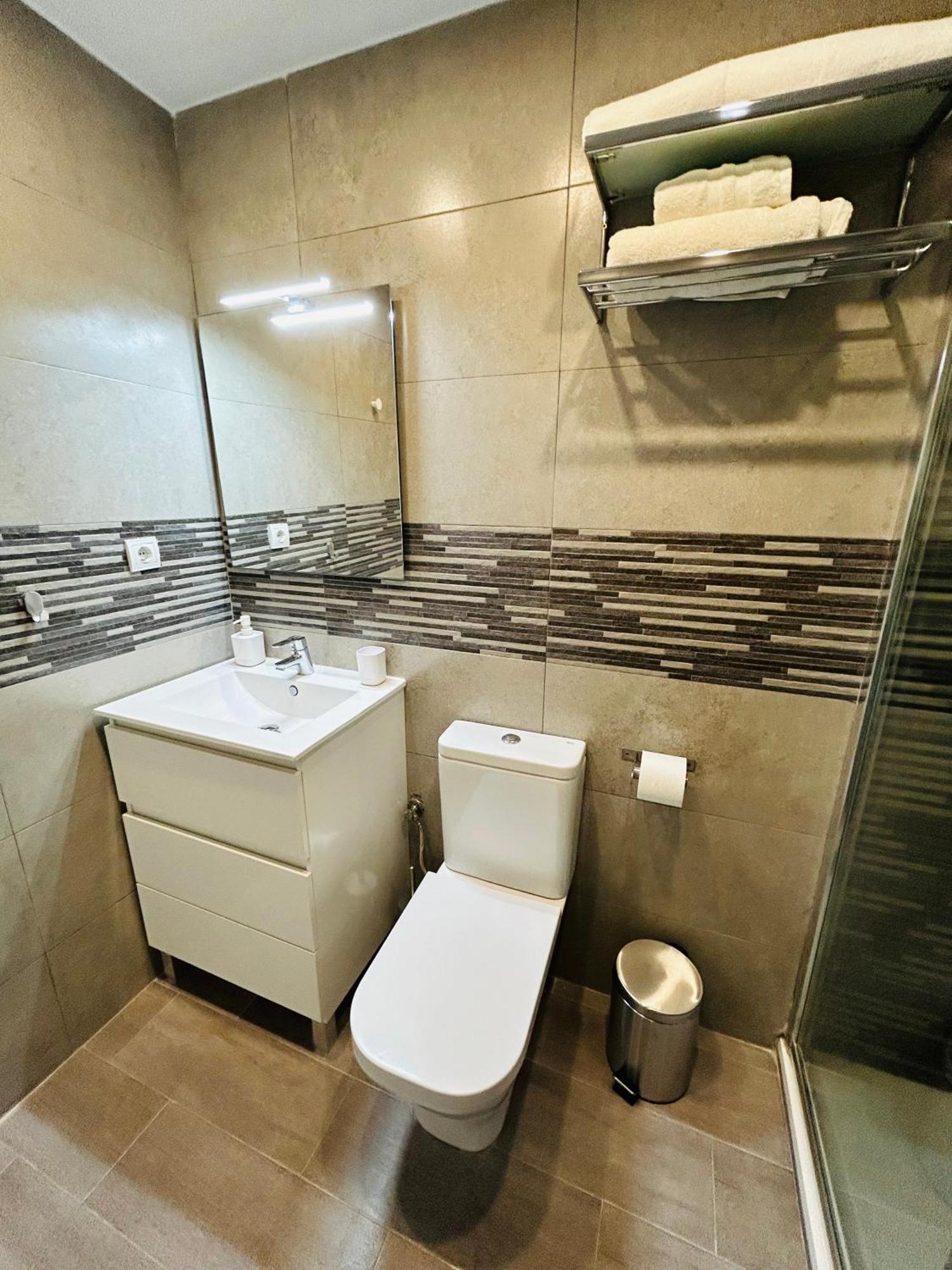 Arenales Beach Boutique Apartment 阿勒纳勒斯德尔索尔 外观 照片