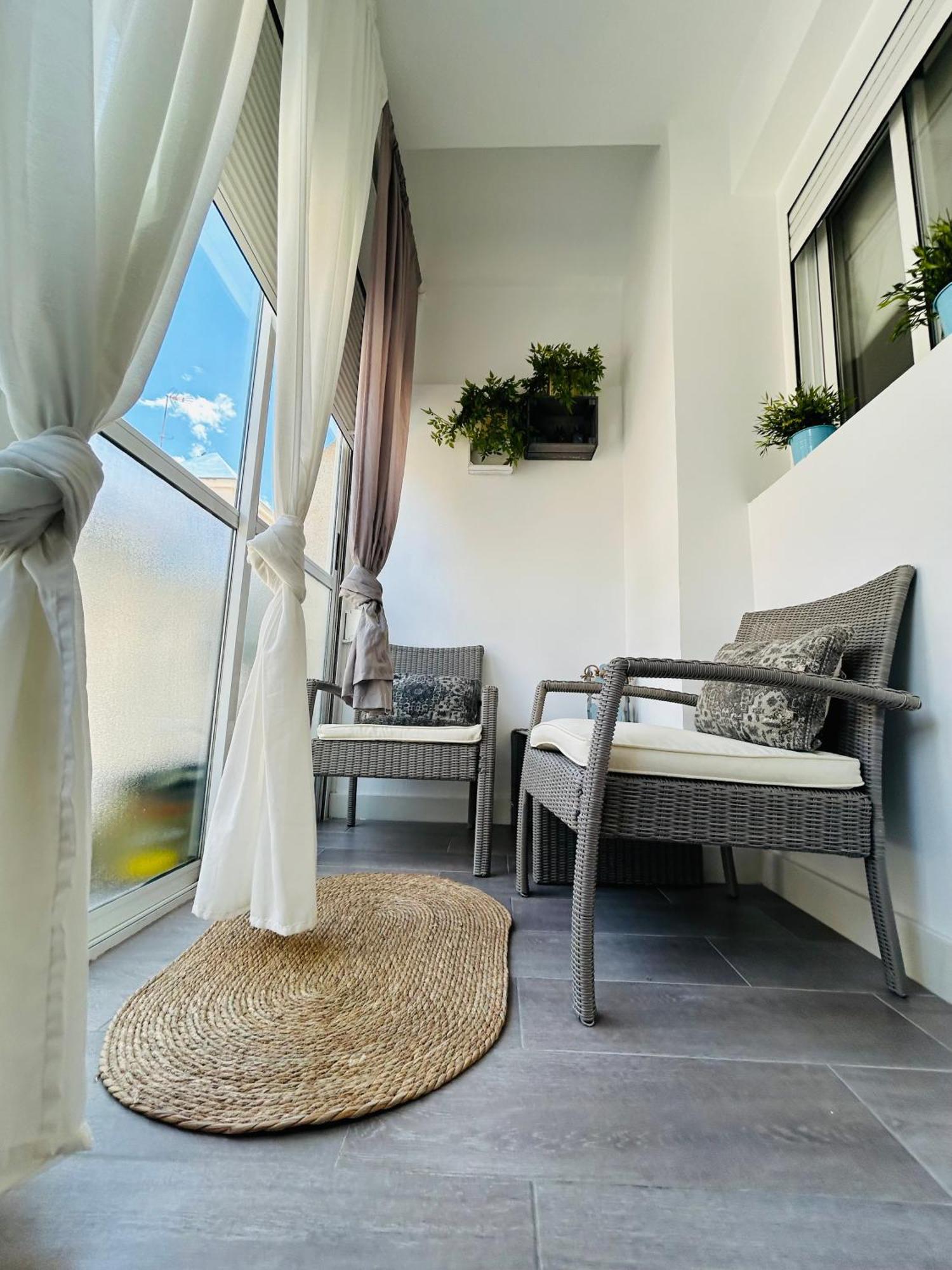Arenales Beach Boutique Apartment 阿勒纳勒斯德尔索尔 外观 照片
