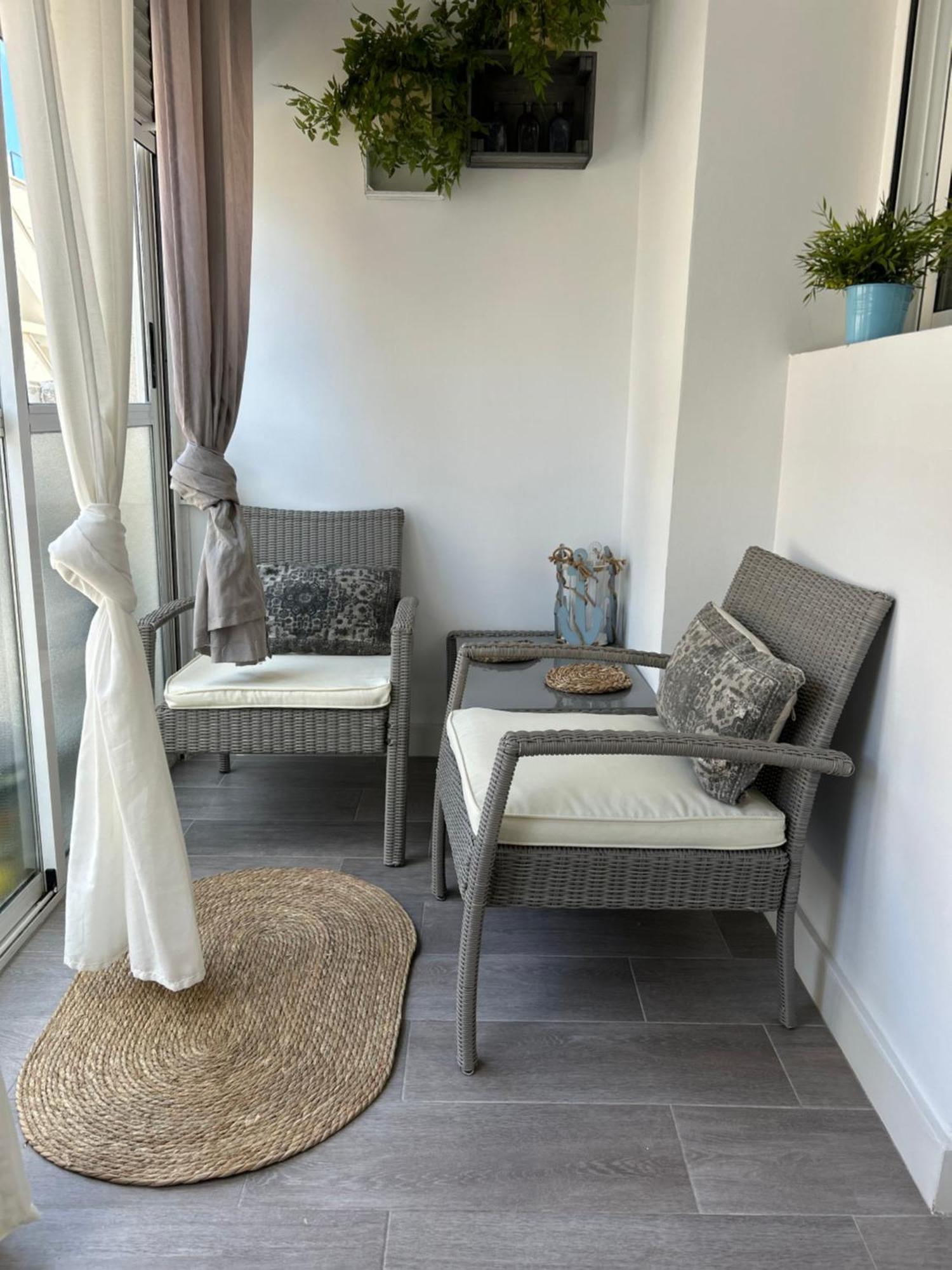 Arenales Beach Boutique Apartment 阿勒纳勒斯德尔索尔 外观 照片